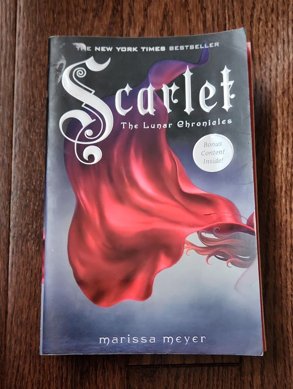 2/$10✨️ Scarlet (The Lunar Chronicles) by Marissa Meyer